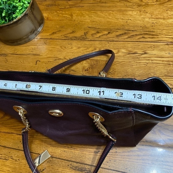 COACH Edie 87239 Turnlock Oxblood Pebble Leather Shoulder Bag Purse Chain Tote. - Picture 6 of 9